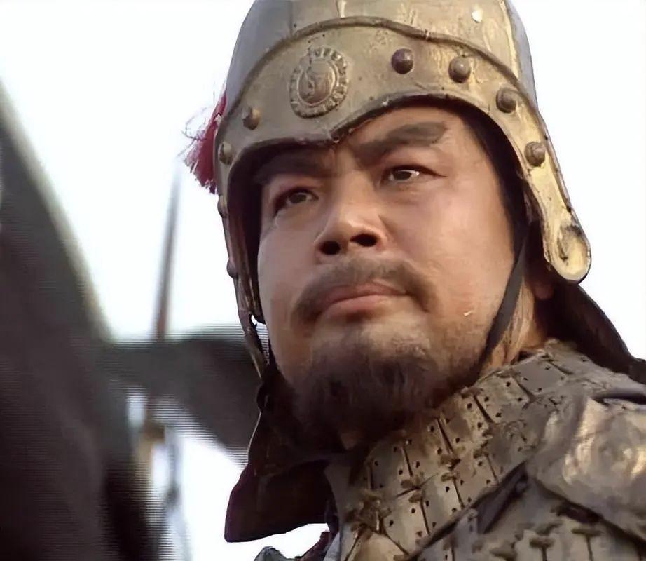 我想大家对庞德的武艺有点过于高估了，也许大家是觉得庞德能和关羽打成平手吧。其实，