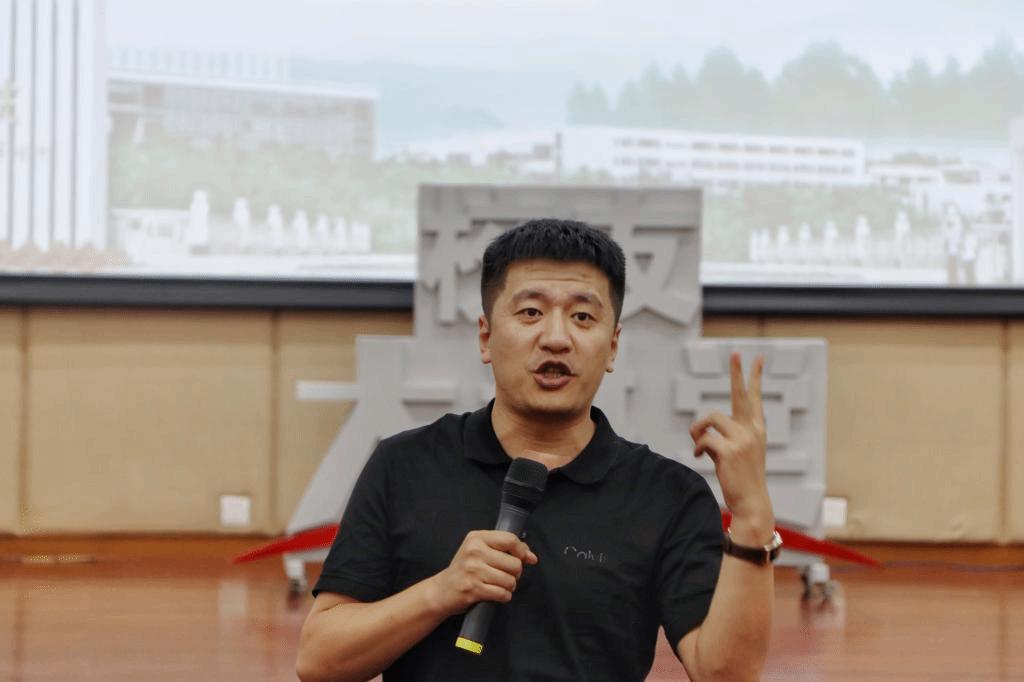 张雪峰为什么走的早？说句大白话——他就是被自己熬死的。2026年3月24日，