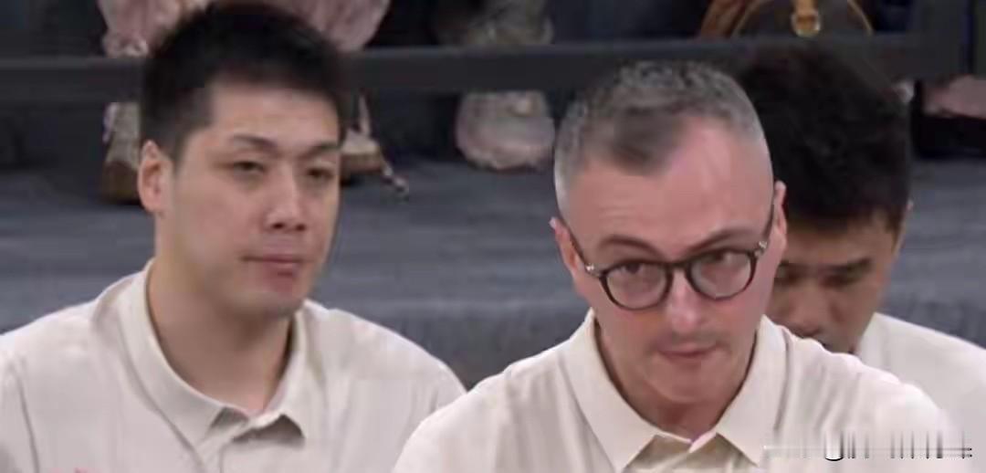 陈家政被雪藏，徐杰18分，广东82:86不敌广州遭两连败。CBA季前赛第二场
