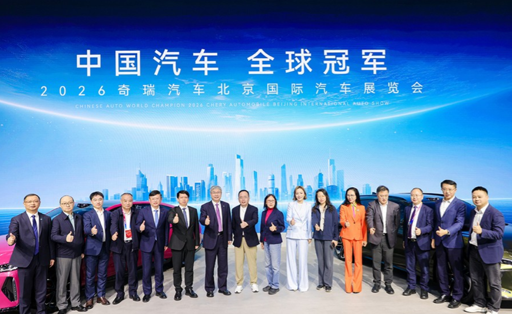 每次参加奇瑞的活动，我都不敢喝水。