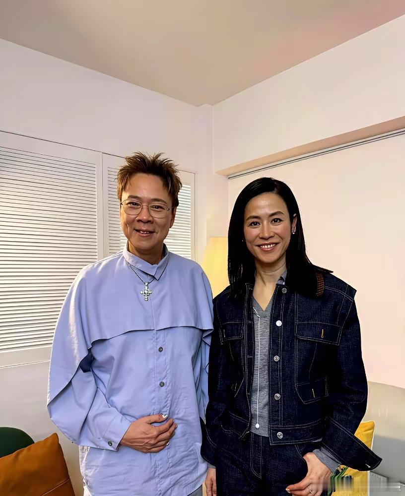 TVB高层就坐台下，宣萱拿着话筒直接开炮：凭什么歌星迟到就没事？台下古天乐郭晋安