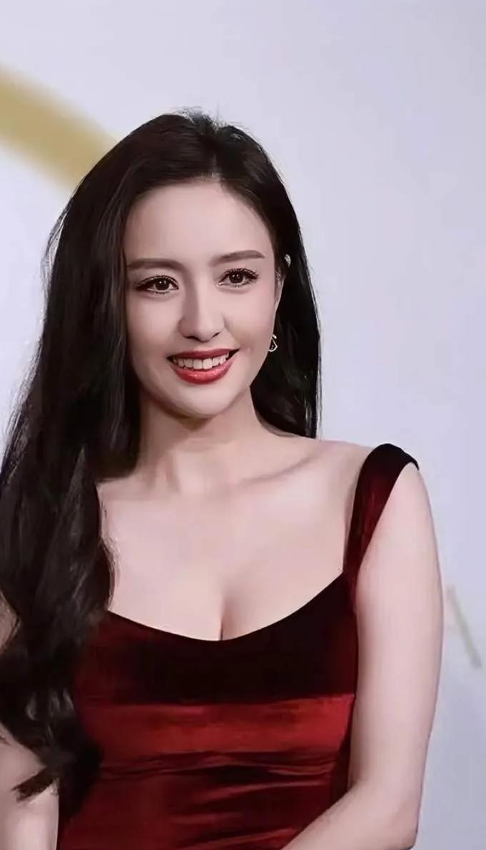 佟丽娅估计都不会结婚了原因很简单不是忘不了大导演陈思诚，而是如今的她觉得婚姻