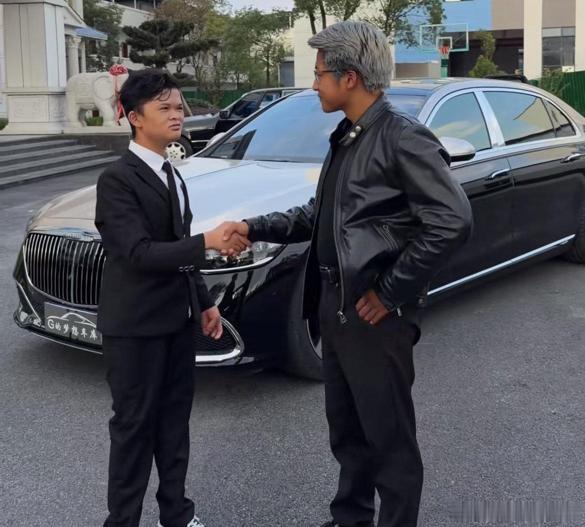 #小马云拍吻戏了#范小勤也就是大家说的小马云，成年后拍短剧《财星下凡·团宠小少爷》，剧组工作人员确认