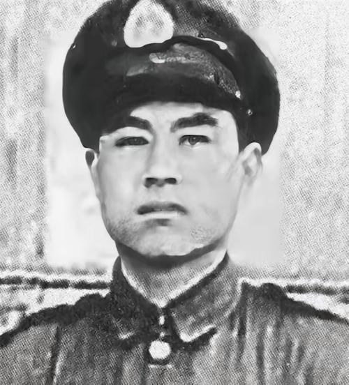 1946年的一天夜晚，有贼人闯进叶剑英和滕代远的宅子，警卫“啪”的一声，朝贼人开