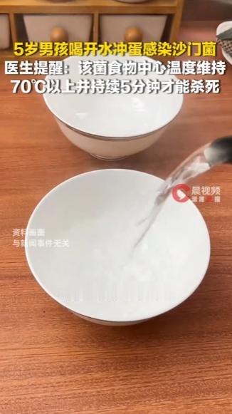 "太揪心了！"浙江杭州，5岁男孩每天被奶奶喂一碗"开水冲蛋花"当早餐，说