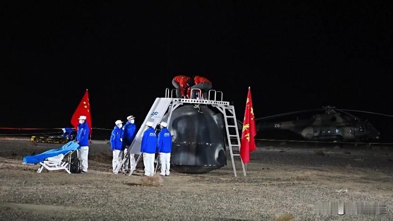 神二十乘组三名航天员到家了神二十乘组三名航天员终于到家啦！11月14日，神舟二