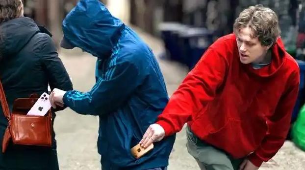 据说，欧洲的小偷居然达成了一种共识，那就是可以去偷中国人的钱财和物品，但