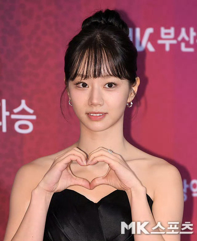 出席第34届釜日电影奖的李惠利、郑秀晶，新闻生图也好美[爱心]​​​