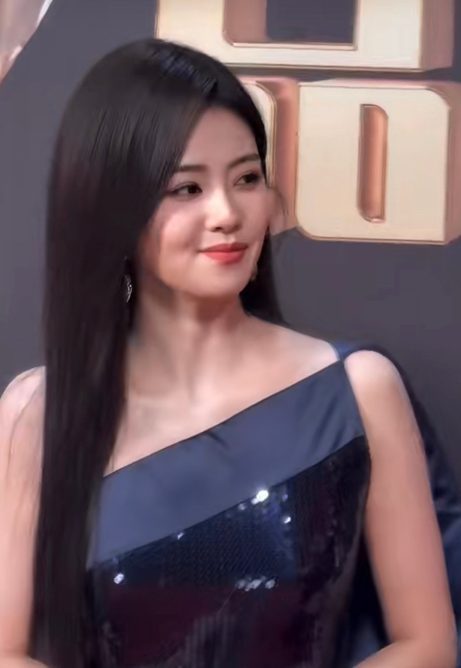 今天的白鹿完全是妈咪级别，黑长直我们喜欢你