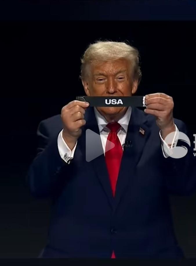 世界杯抽签仪式，特朗普好巧不巧抽中了美国。所以，你相信这是巧合，还是相信我是秦