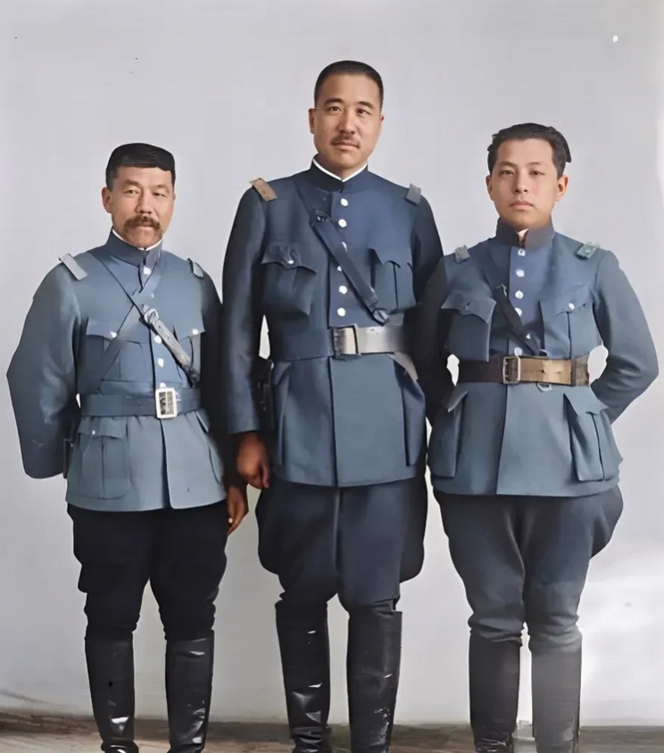 张学良并不帅！这照片太实在了，这才是张学良的真实相貌，这可不是演员扮演的，而是货