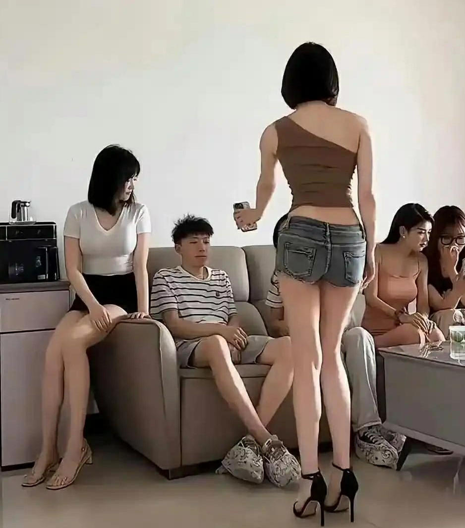 我就琢磨呢，兄弟咋天天都不出去呢？