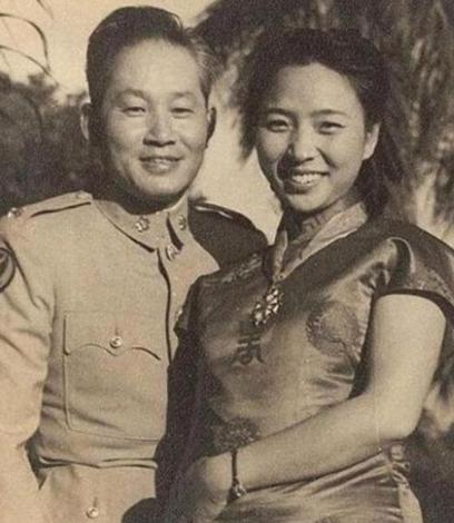 1951年，孙立人上床歇息，他习惯性伸手搂向妻子，可触手的感觉有点陌生，他心里一