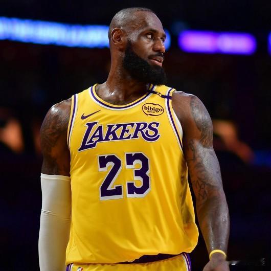 詹姆斯大格局！大将之风！湖人101-105惜败雄鹿，詹姆斯高效砍下26分9板1