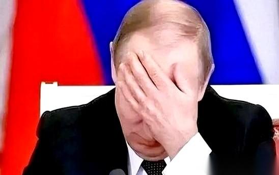 十年前，俄罗斯人把压箱底的宝贝S400防空系统，用30亿美元的天价卖给了我们，成