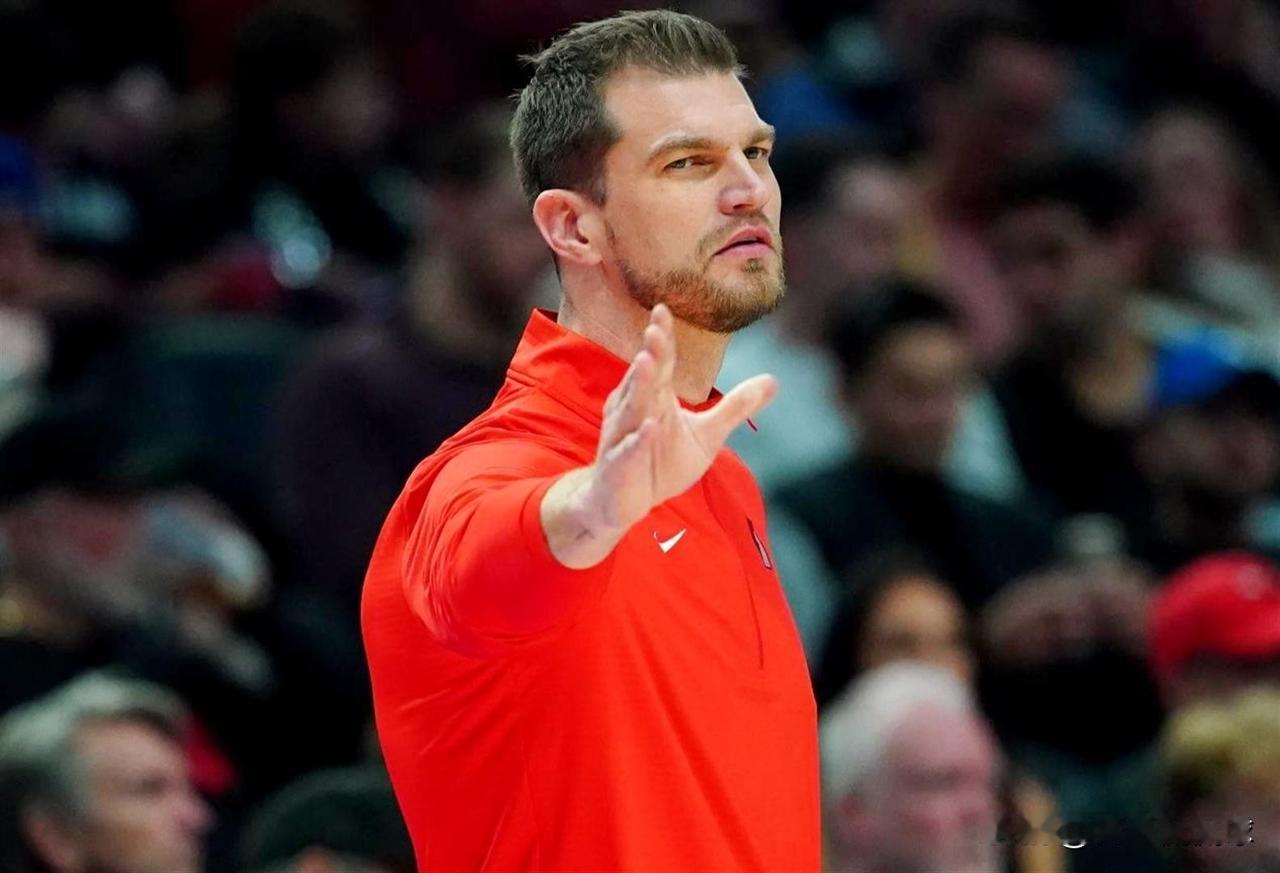 开拓者主帅斯普利特真是太英明了！今天斯普利特教练在接受媒体采访时，聊到了当球队的