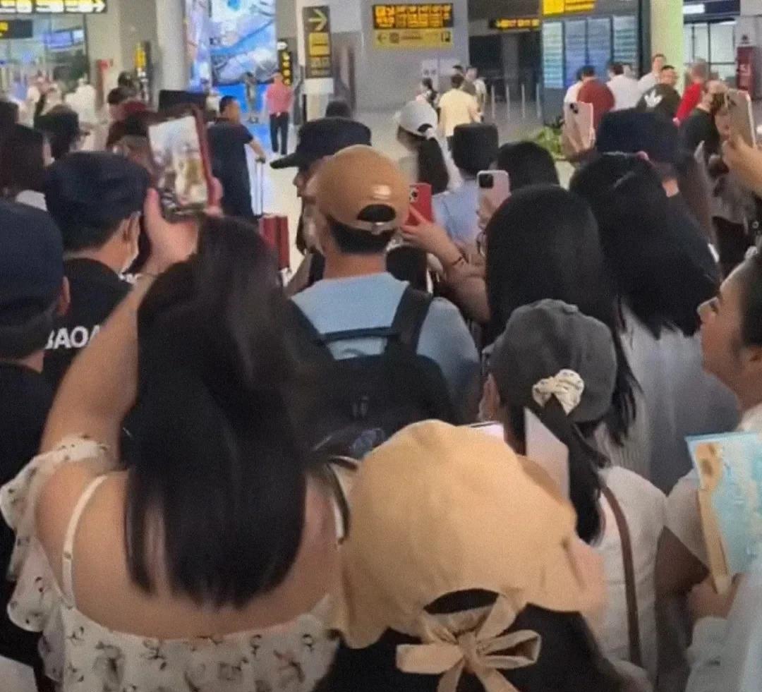 演员曹骏人气飙升，让人担心的事情还是发生了！7月7日，曹骏登上热搜，关于“白月