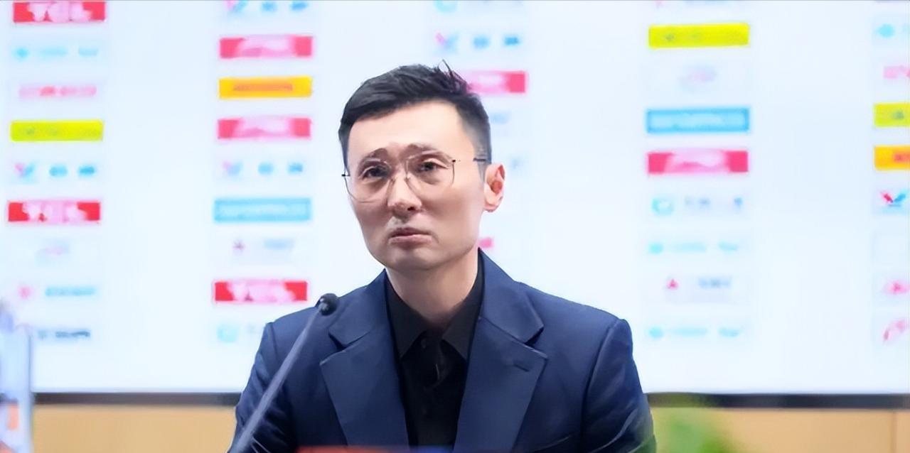 外界传言新疆想要引进王薪凯，采访中只字未提新疆队主帅刘炜最近在采访中谈论球队近