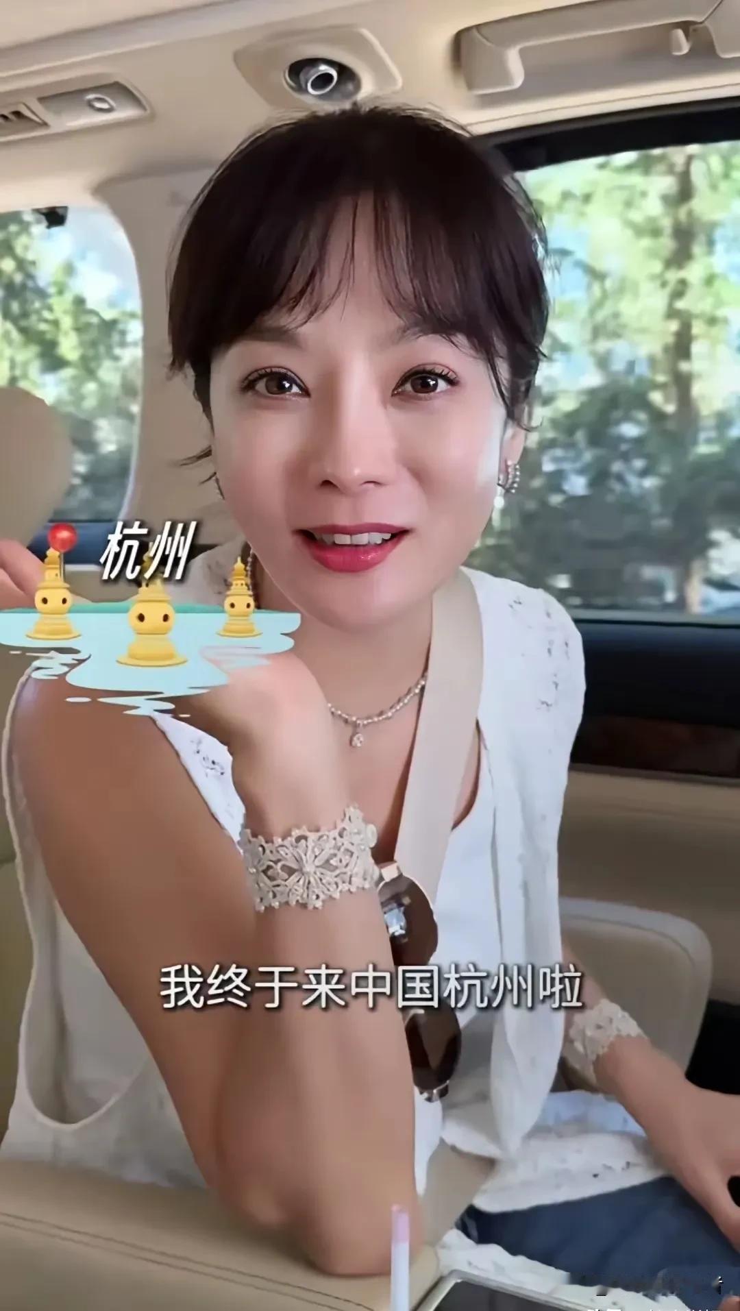蔡琳终于带着儿子来中国了，小家伙终究是有中国血统，很喜欢中国。蔡琳也很享受中国
