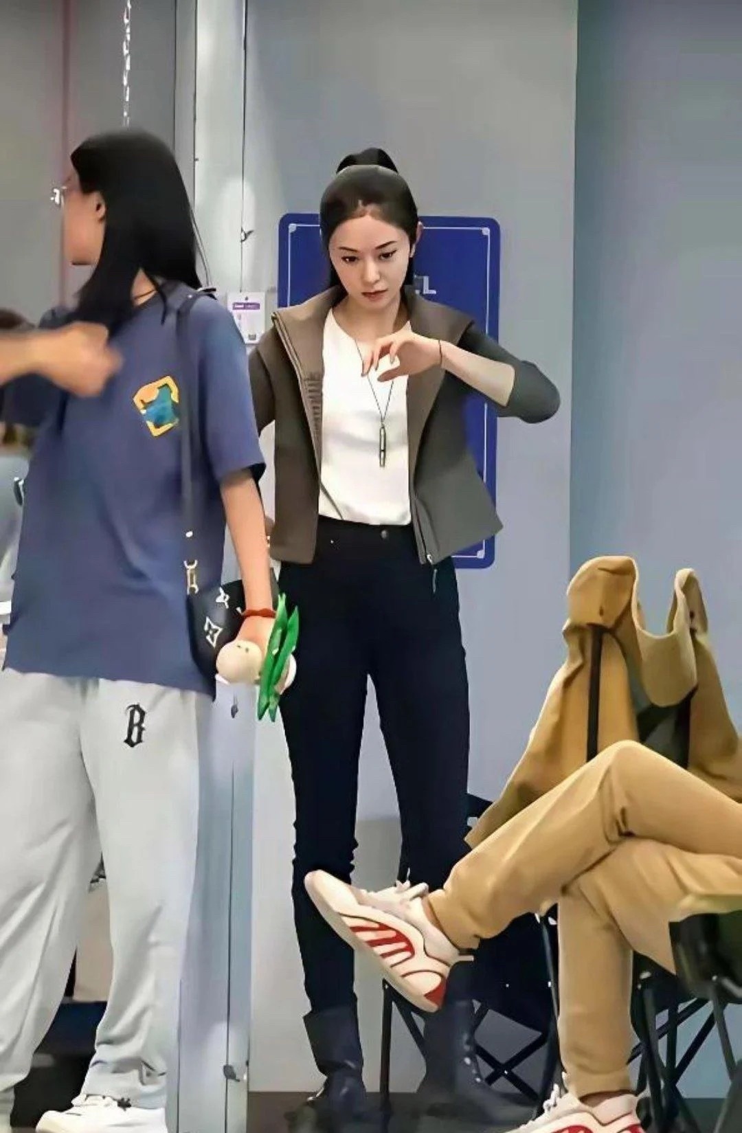 刘浩存让人看不懂的地方不是银幕上的那张脸，而且下班时候