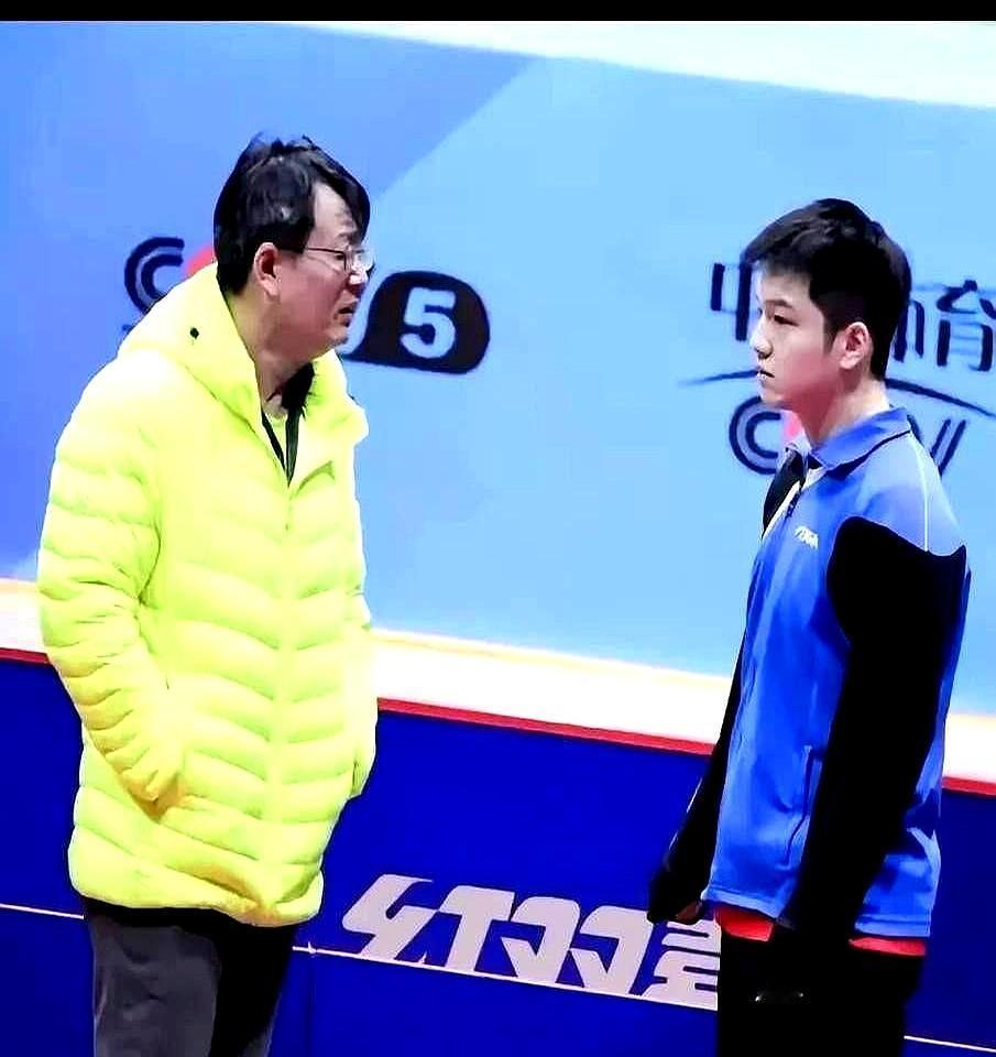 怪不得吴敬平没说和樊振东聚餐？原来不是两个人！吴敬平（吴老）没单独和樊振