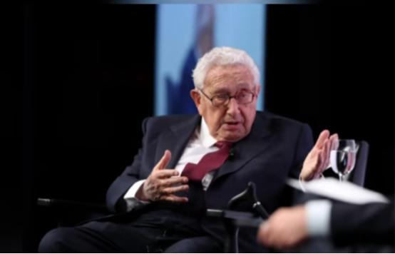 一旦中美开战，美军将全面轰炸中国？100岁的基辛格早就发出过警告：“美国盟友再多