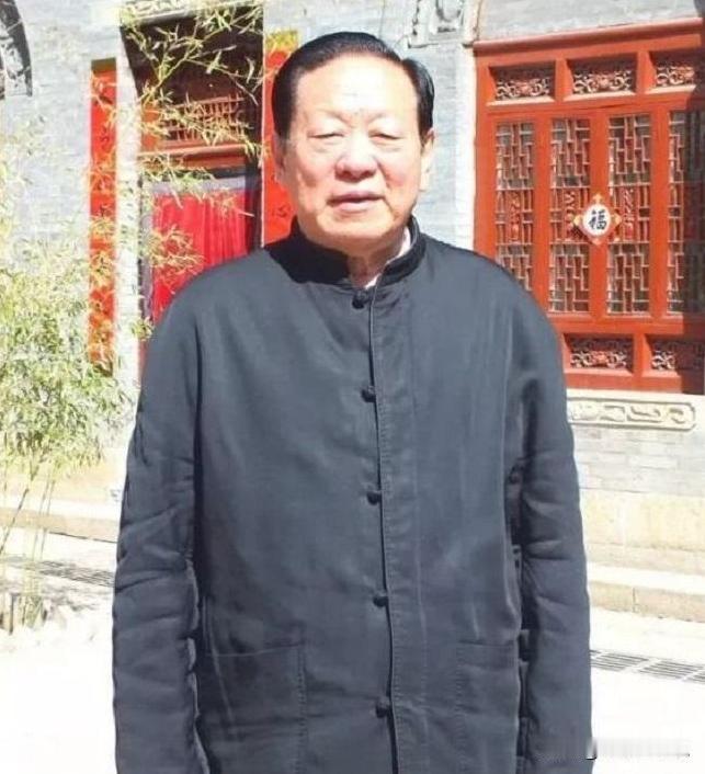 1990年，李鹏总理打电话给国家能源部副部长胡富国：“老胡啊，我今天看了报纸才知