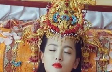 1998年，南京挖出朱元璋女儿墓，谁知墓内竟有人生活的痕迹，公主棺材变成了床铺，