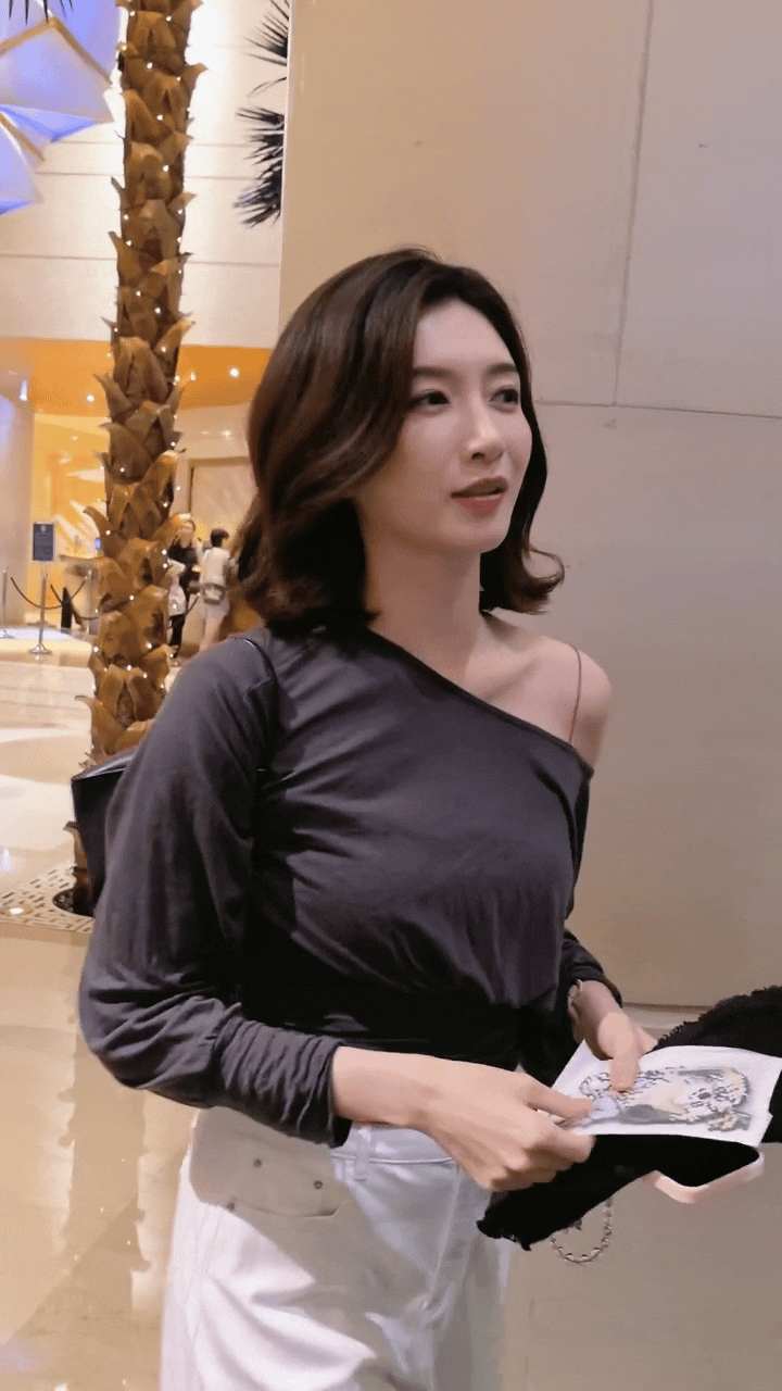 江疏影真的越看越美，越看越喜欢，这温柔风穿搭太符合她的气质了！