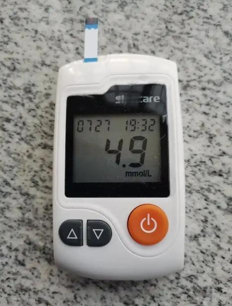 很多人问我糖尿病该怎么治，方法只有九个字，那就是“管住嘴，迈开腿，吃中药”。因为