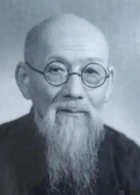1931年，宋美龄和母亲去杭州玩，花了1.3万元，事后找浙江省政府报销，省主席张