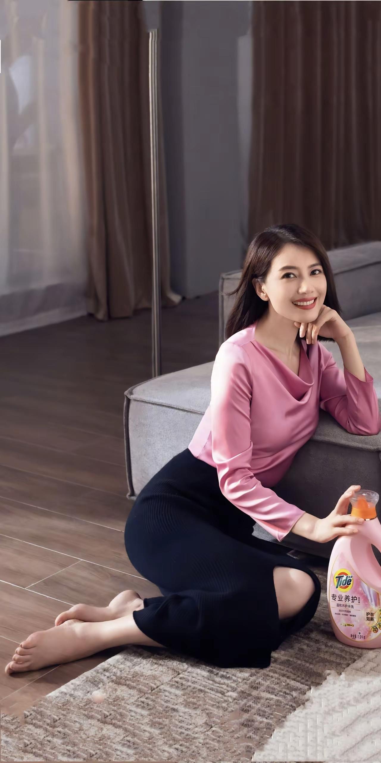 高圆圆，是不是你心目中的女神……太美了。在一次做客《铿锵三人行》节目中……