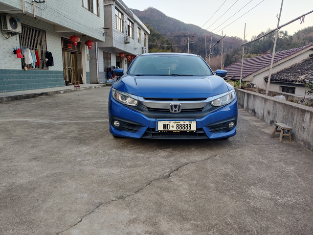 一代神车六年情怀2019年5月购买的人生第一辆车，本田十代思域，想当年一车难求