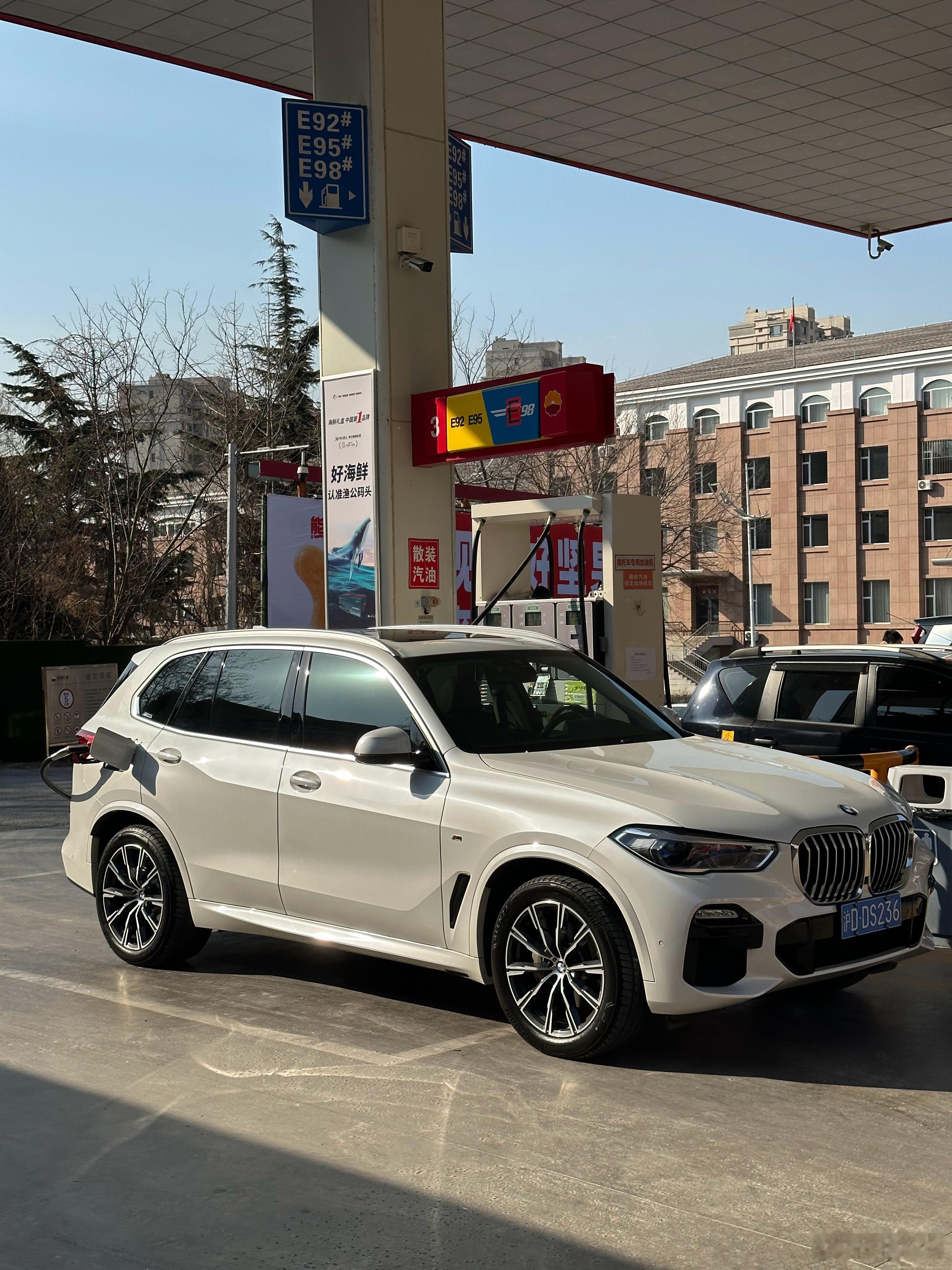 白色中大型SUV这一代宝马X5（标轴）真的漂亮