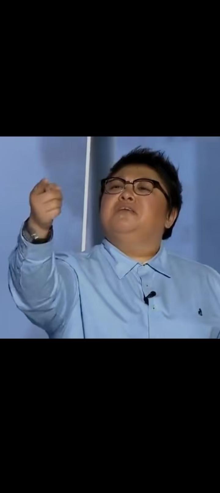 韩红有三大特点！请看如下；第一点，傲慢，当节目评委时动不动手指着台上歌手说你