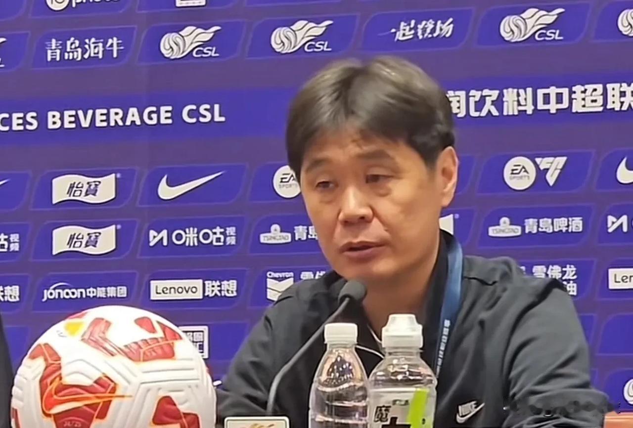 李霄鹏在赛后发布会感谢了这么多人，但还忘记了一个，他最应该感谢山东泰山。主持人