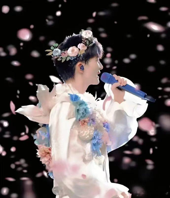 周深0.29秒文学论0.29秒能干啥？周深：能被粉丝疯狂玩梗！在纸张掉落瞬间，他