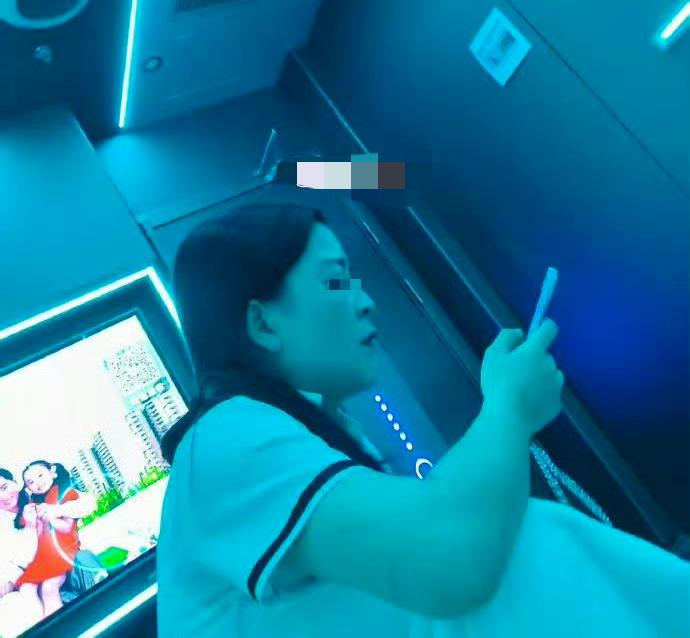 原来男子转账2万的63号技师长这样，还是美颜后的效果。看来这名男子生活中应该