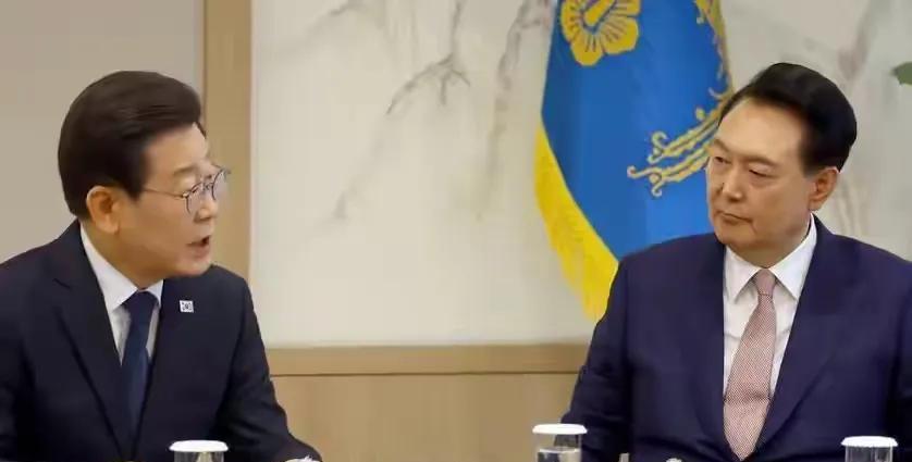 特朗普替尹锡悦出头了，在与李在明会谈的时候，特朗普一脸不高兴的责问李在明：韩国最