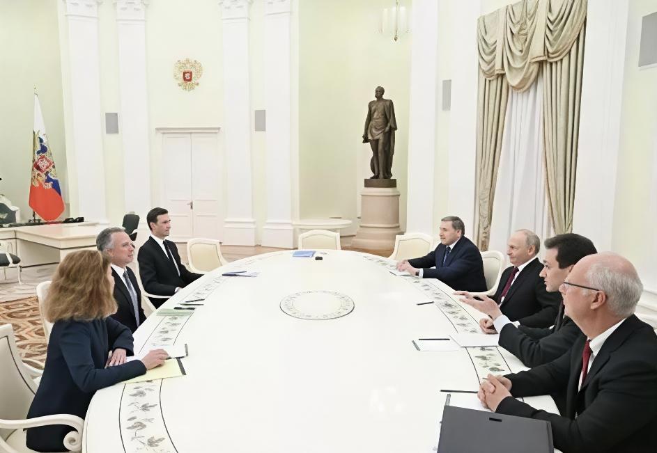 俄罗斯方面消息！12月2号，克里姆林宫格外热闹，一场让全世界都紧盯的会面在这