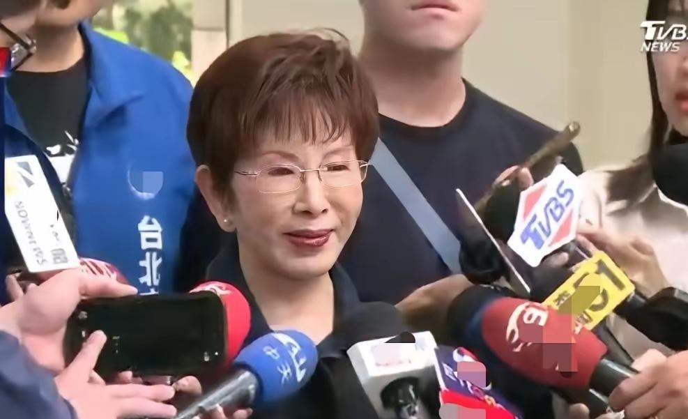 历任党主席中，洪秀柱的境界和拳拳爱国心，还是排位第一的。关于赖某人窜访，郑丽文