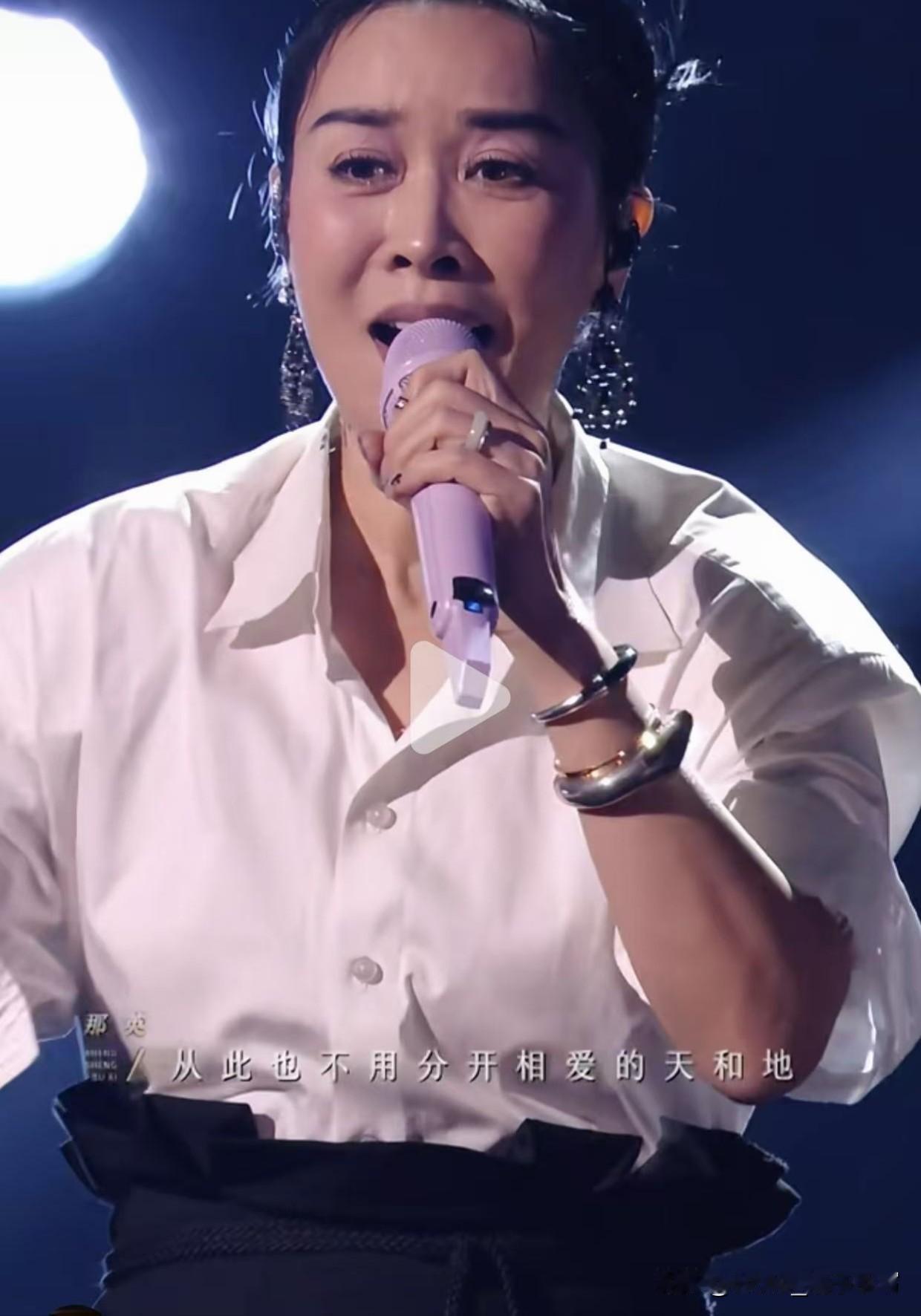 家人们，昨天看那英和孙楠合唱《只要有你》，简直了！孙楠唱得挺稳，但没啥波澜，我心