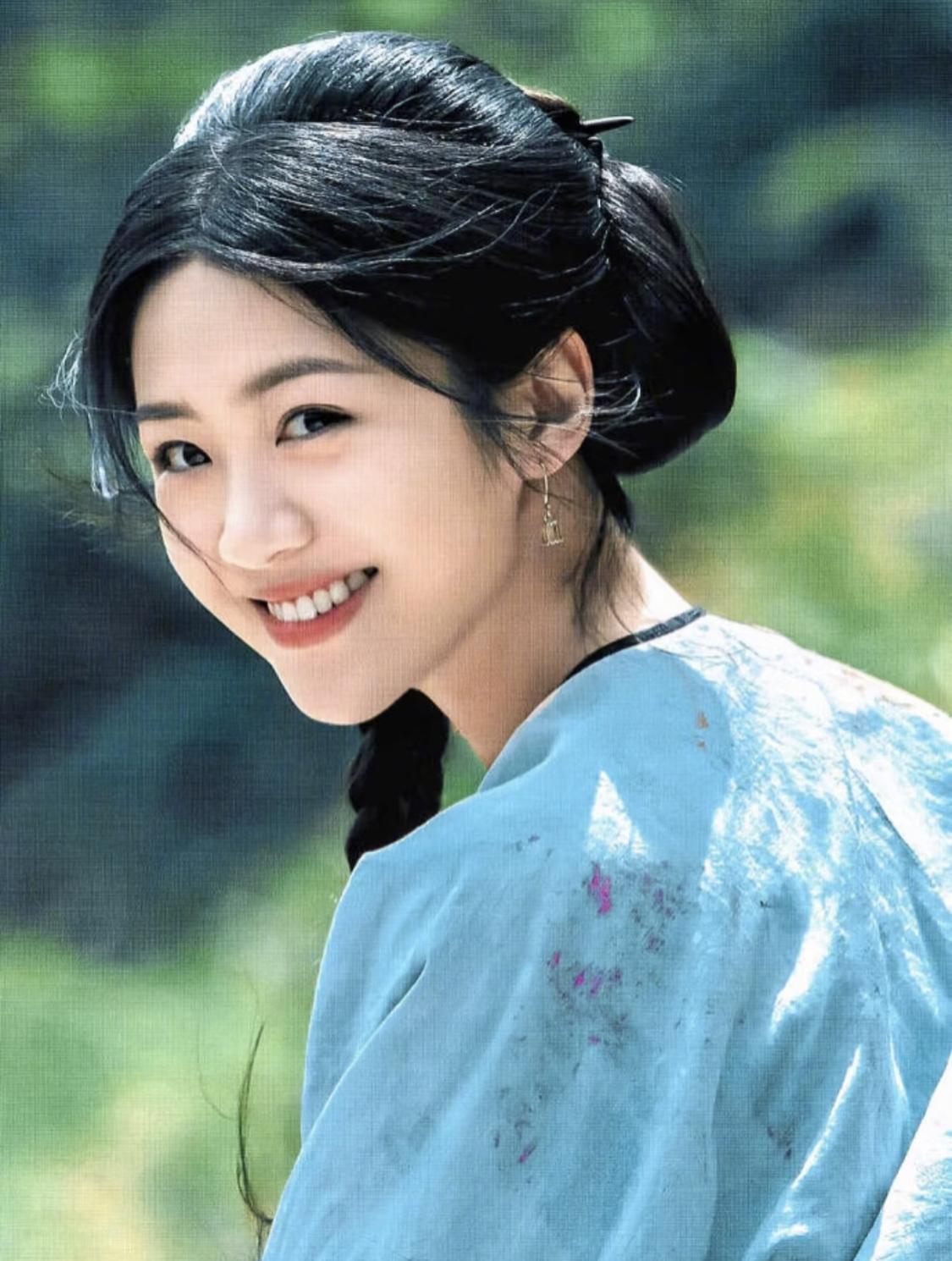 白依梅遇到李成之后，退了和古平原的婚约。两人是青梅竹马，却终究没有抵过天降。