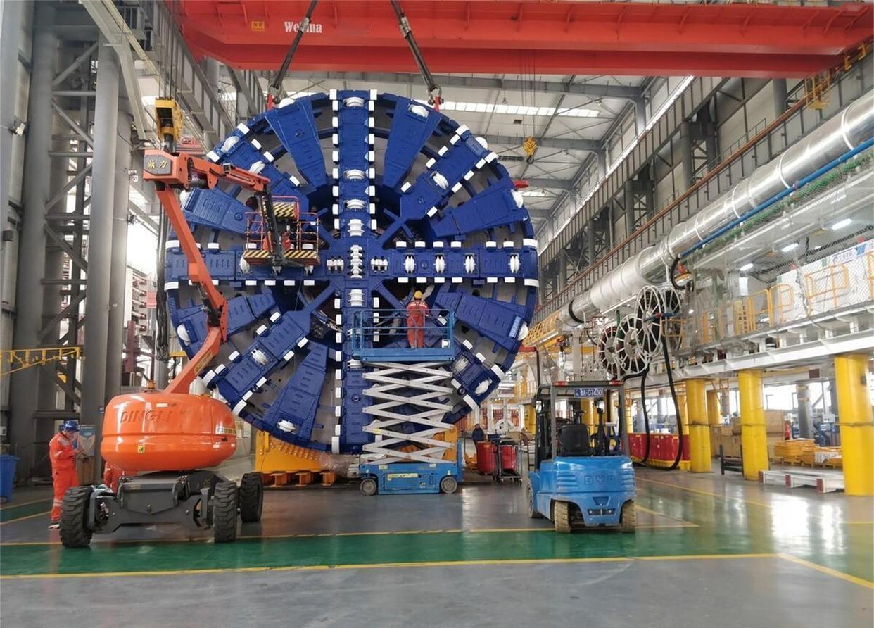 当年那台德国盾构机，修要100万，不修又怕出事，结果中国工程师拆开一看——根本不