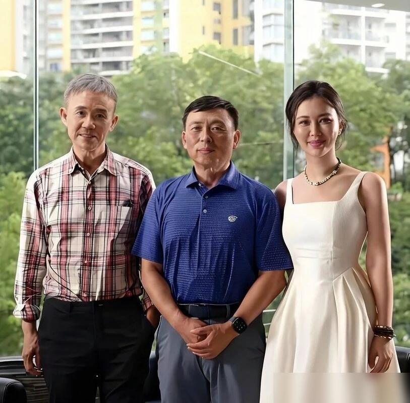 爱错人是什么后果？王石给出了答案。那年，王石对田朴珺一见钟情，决定离婚娶她，冯伦