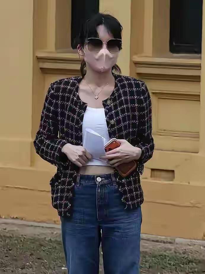 神秘人物，杨兰兰