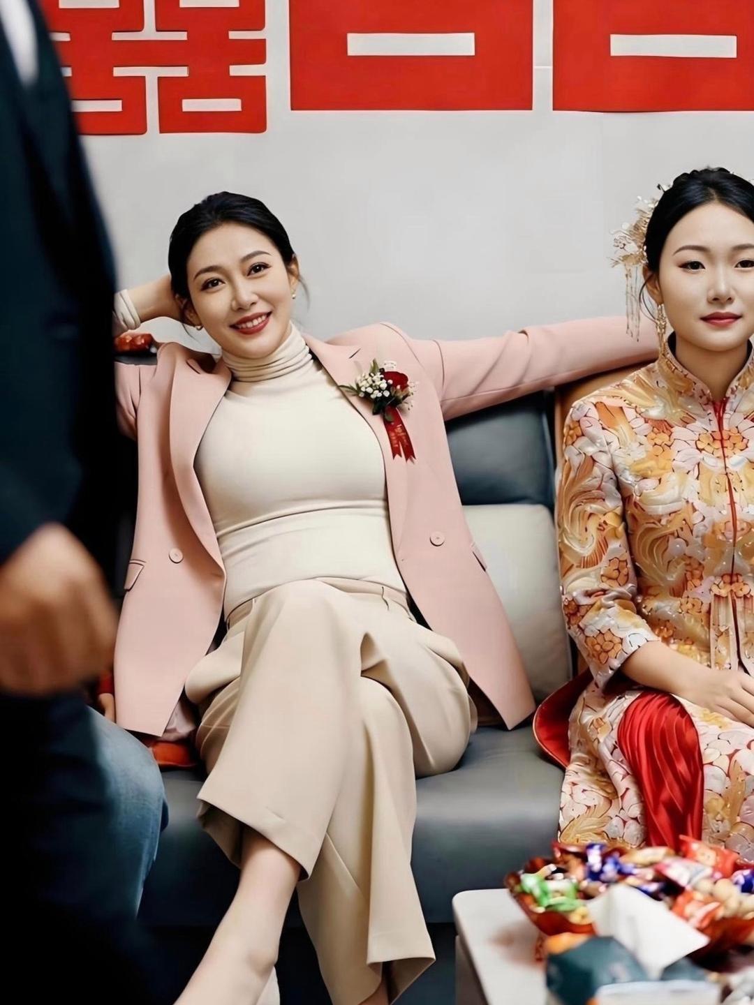婚礼现场⁠‏，丈‎‎母娘⁠‏比⁠新‏‎娘还抢‏‏风头