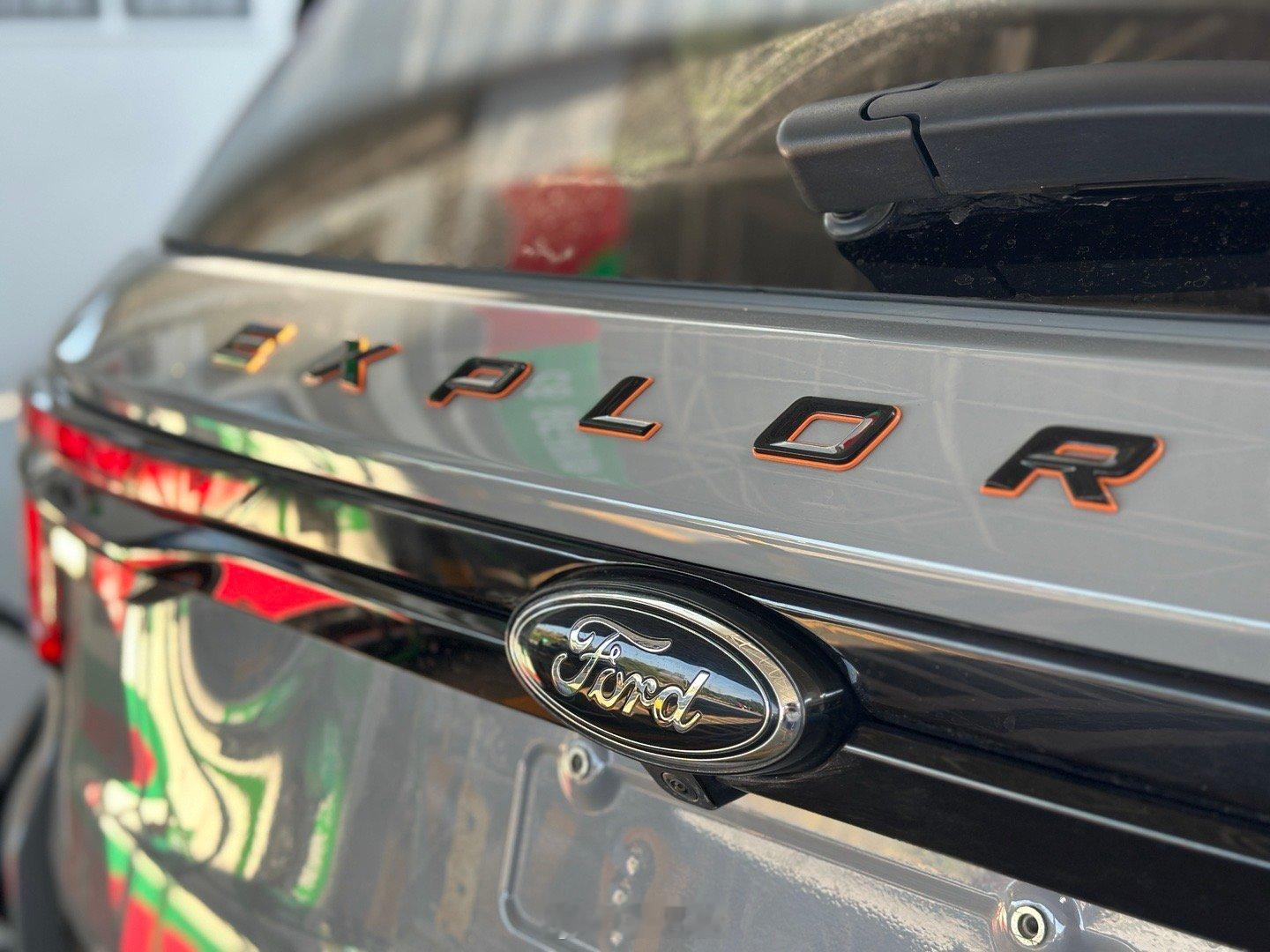 早呀！这车尾字体描边，还挺有质感的是不是～