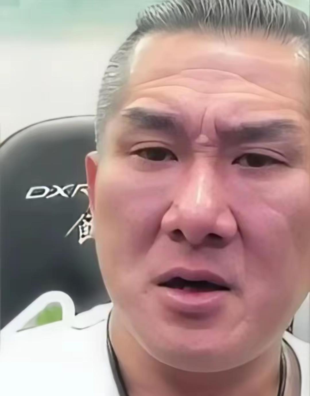 馆长这次来大陆，他说，现在最让我感动的是，不是因为他大，不是因为他赚钱，不是因为