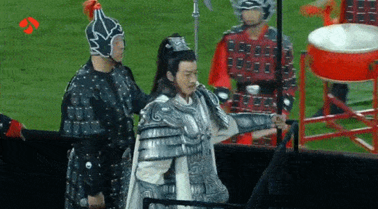 何润东身披霸王战甲助阵宿迁队，苏超揭幕战2比0胜南京苏超联赛宿迁队主场迎战南京队